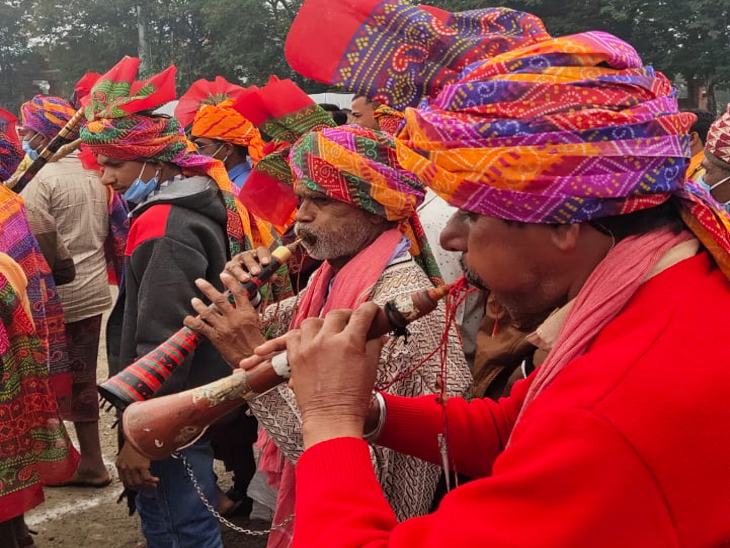 किसानों के मधुर वादन ने आयोजन में मिठास घोल दी।