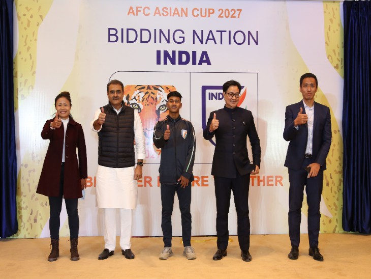 AFC एशियन कप 2027: भारत ने एशिया के सबसे बड़े फुटबॉल टूर्नामेंट की मेजबानी के लिए बोली लगाई; कतर, ईरान समेत 4 और देश भी दावेदारी में AFC एशियन कप 2027: भारत ने एशिया के सबसे बड़े फुटबॉल टूर्नामेंट की मेजबानी के लिए बोली लगाई; कतर, ईरान समेत 4 और देश भी दावेदारी में