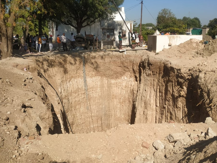 रेस्क्यू से पहले कुएं को पक्का किया गया।