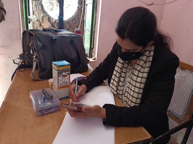 सूचना पर फूड विभाग की टीम भी कार्रवाई करने पहुंच गई।