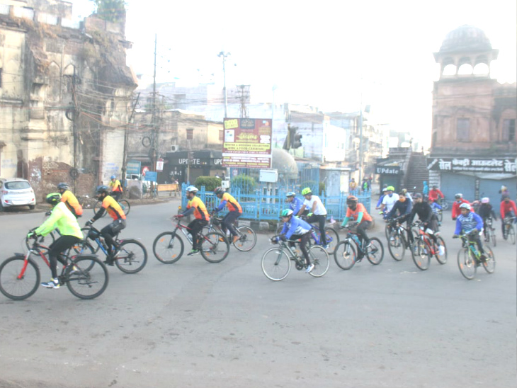 साइकिल सवारों में बच्चों से लेकर युवा तक सब शामिल हुए।