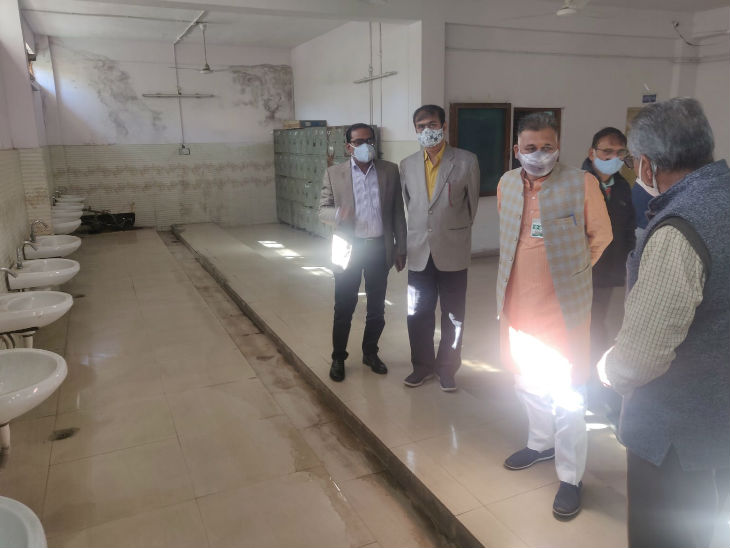 मंत्री इंदर परमार ने आज भोपाल में योग प्रशिक्षण केंद्र, पुस्तकालय, षट्कर्म हाल, ज्योतिष प्रयोगशालाओं का निरीक्षण किया