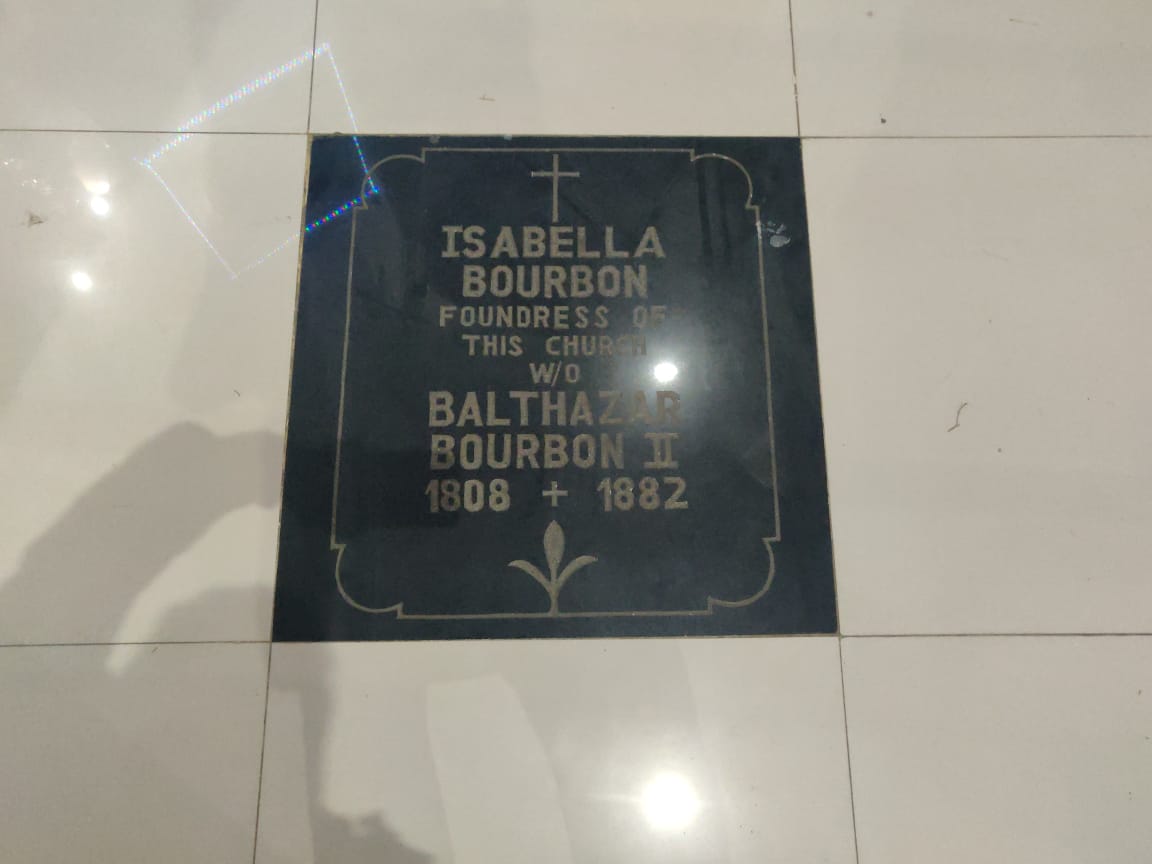 चर्च के अंदर मौजूद है राजकुमारी इसाबेला की कब्र।