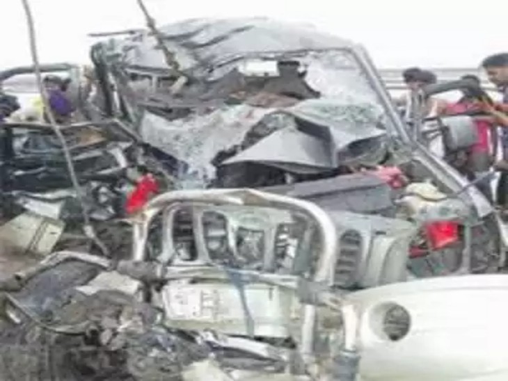ट्रक से टकराने के बाद सुरेश की SUV का ऐसा हो गया था हाल।