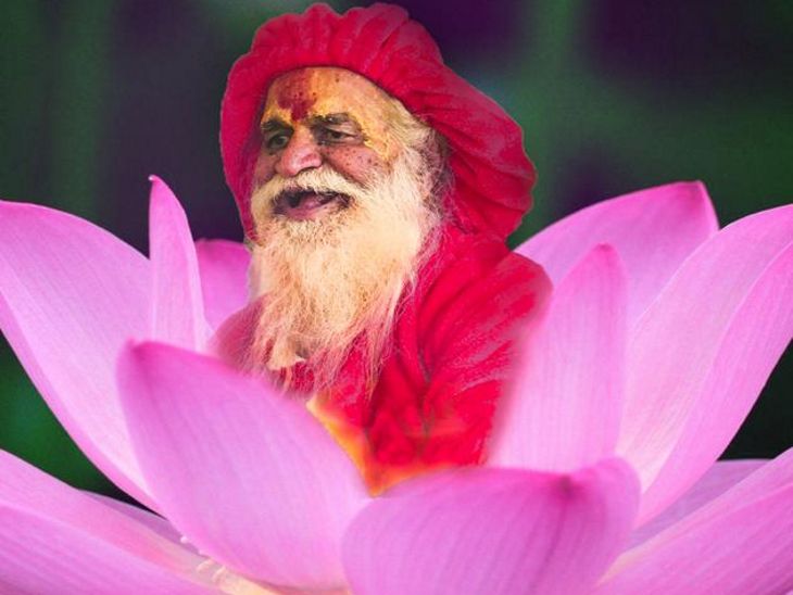 बाबा वैसे तो हमेशा भ्रमण पर ही रहते थे, लेकिन वे इंदौर आश्रम में भी भक्तों को समय दिया करते थे।