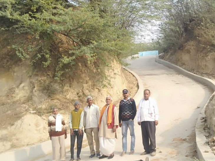 सबसे दाहिने अटल के भतीजे अश्वनी बाजपेयी।