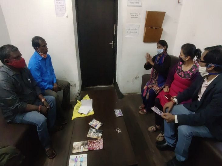 गीता ने हाथ जोड़कर कहा आप मेरे पिता नहीं लग रहे।