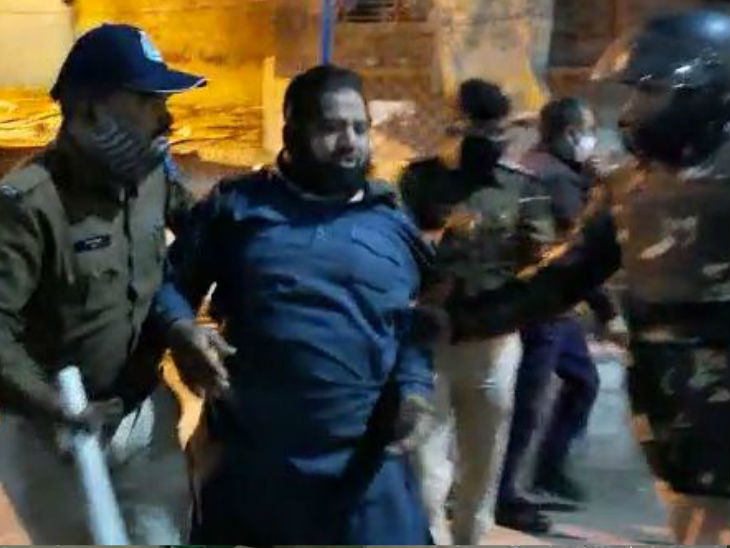 पुलिस ने आरोपी फिरदौस काे हिरासत में लिया है। इससे पूछताछ की जा रही है।