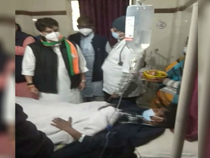 सिविल अस्पताल ग्वालियर में मरीजों का हाल चाल जानते राज्यसभा सांसद सिंधिया