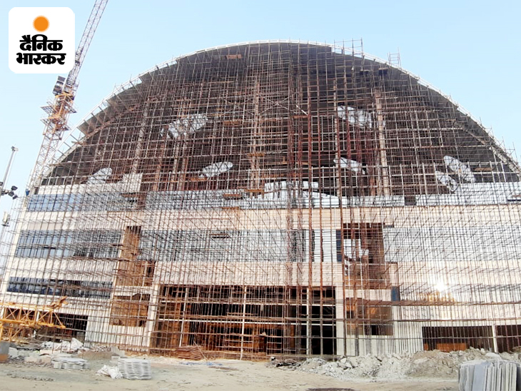 स्टेशन में एक नंबर प्लेटफार्म की तरफ से एंट्री ग्लास डोम वाले चमचमाते गेट से होगी।