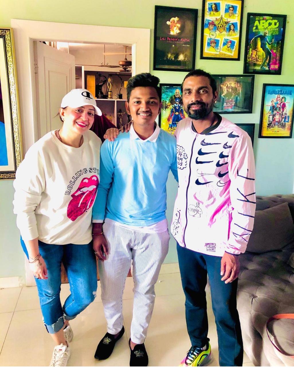 कोरियोग्राफर रैमो डिसूजा के साथ आयुष गुप्ता।