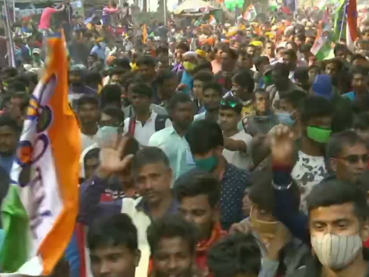 ममता की रैली के दौरान TMC कार्यकर्ताओं और समर्थकों का हुजूम नजर आया।