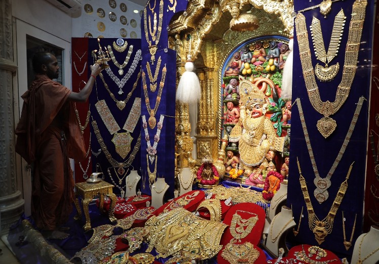 यह मंदिर काफी प्राचीन है। पवित्र धानुर्मास की पूर्णिमा पर यह शृंगार किया गया।
