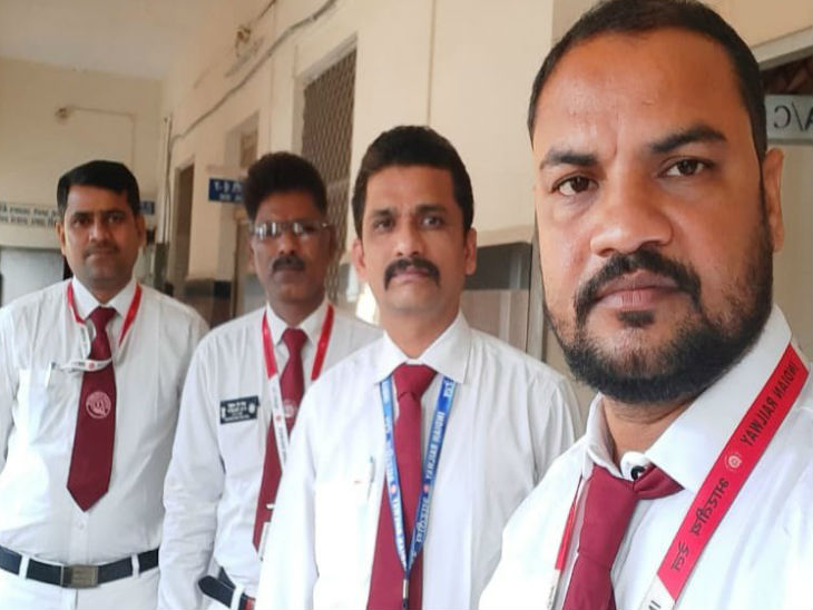 SECR के स्टाफ ले गए ट्रेन।