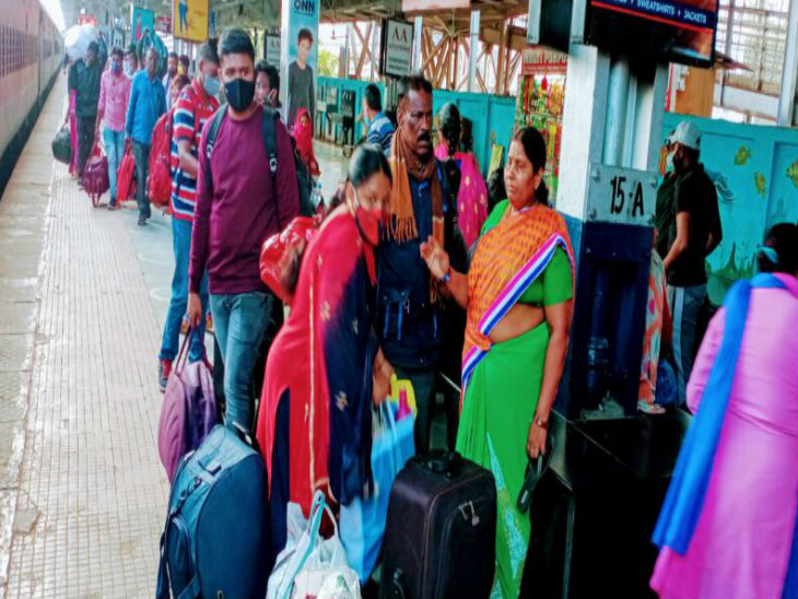 यात्रियों में दिखा उत्साह।
