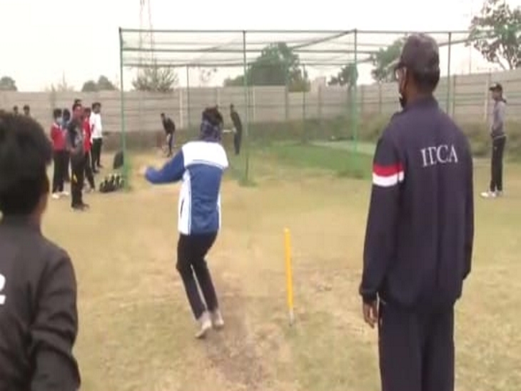 खिलाडियों ने मैदान पर जम कर पसीना बहाया