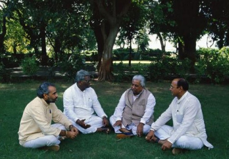 (बाएं से) नरेंद्र मोदी, काशीराम राणा, केशुभाई पटेल और शंकर सिंह वाघेला (फाइल फोटो)। इन्होंने ही गुजरात में भाजपा के संगठन का खास मॉडल खड़ा किया था।