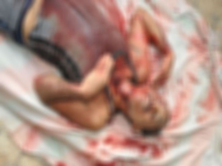सर्जरी ब्लेड से काटी गर्दन