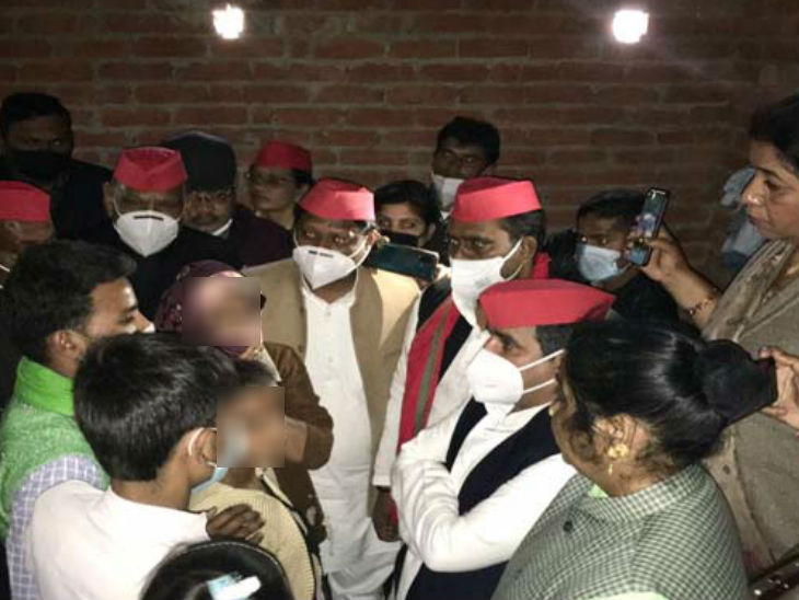 Former SP MP Dharmendra Yadav met the victim's family.