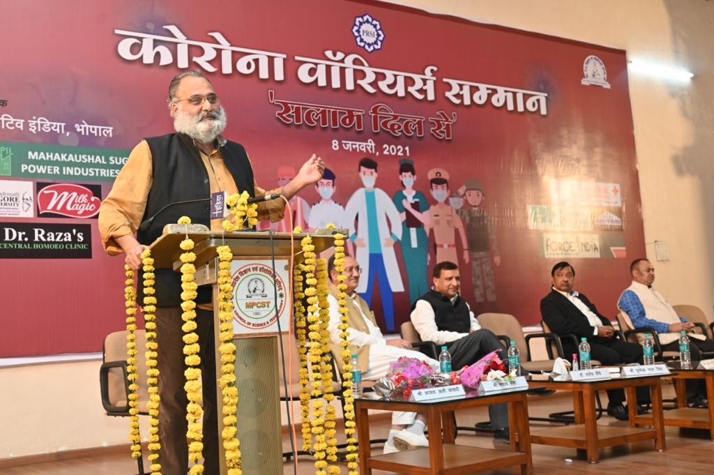 अध्यक्षता उद्बोधन देते पब्लिक रिलेशन सोसायटी भोपाल के अध्यक्ष पुष्पेंन्द्र पाल सिंह।