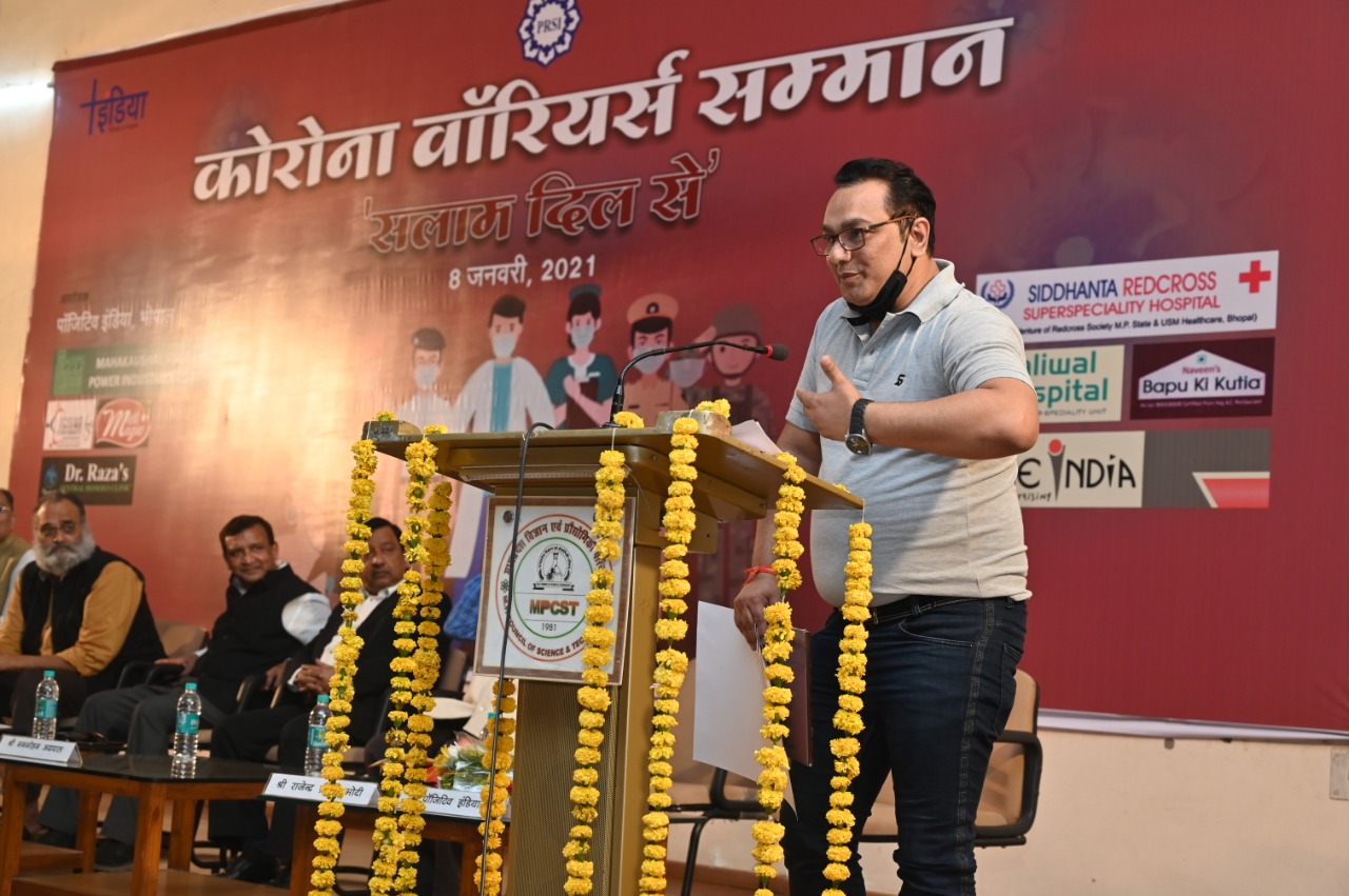 बापू की कुटिया के जीतेंद्र सूजवानी सम्मान के बाद कोरोना काल के अनुभव शेयर करते हुए।
