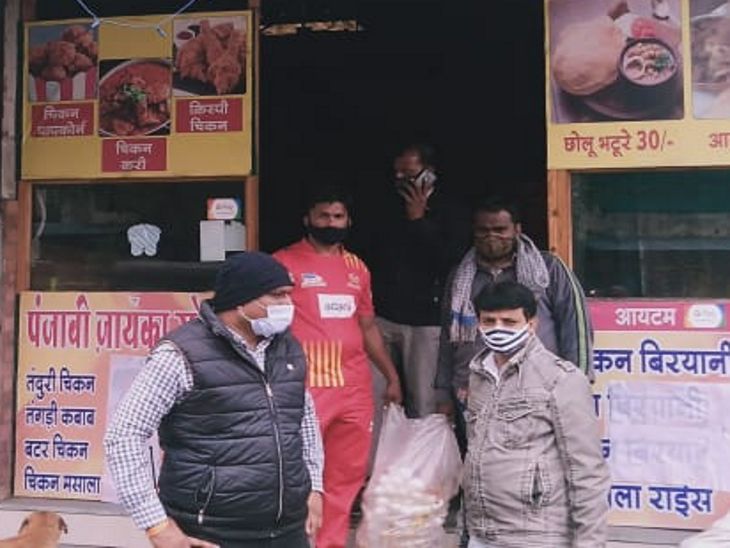 पंजाबी जायका में भी चिकन और अंडे तलाशने पहुंची।