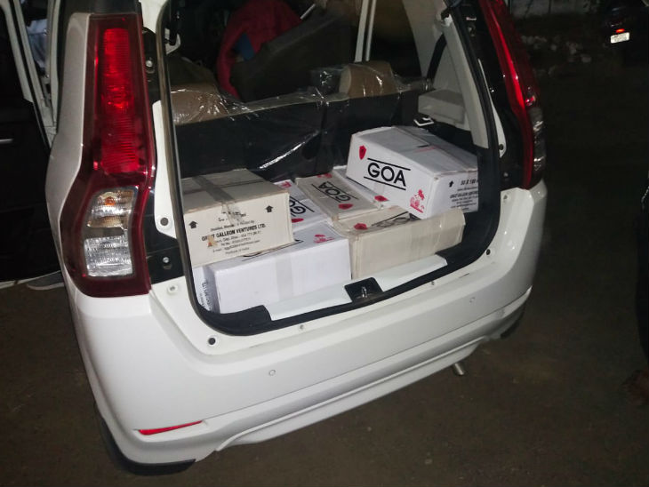 कार की डिक्की में भरकर सिवनी से ला रहे थे अंग्रेजी शराब