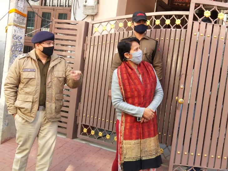 डीसीपी क्राइम दिगंत आनंद और एडीसीपी क्राइम सुलेश चौधरी मौके पर जांच करने पहुंचीं।