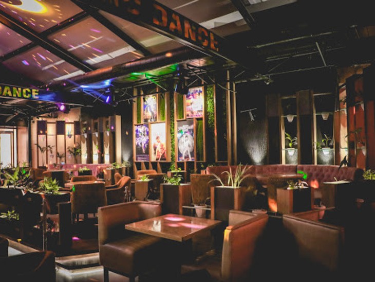 महामारी में भी हुक्का पिलाने से बाज नहीं आ रहे शहर के हुक्का बार