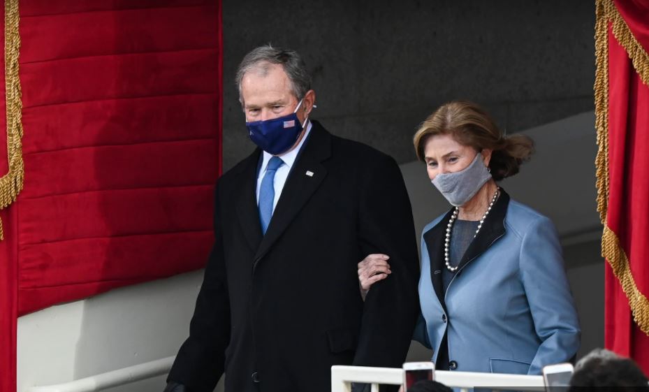 पूर्व राष्ट्रपति जॉर्ज डब्ल्यू बुश और लारा बुश।