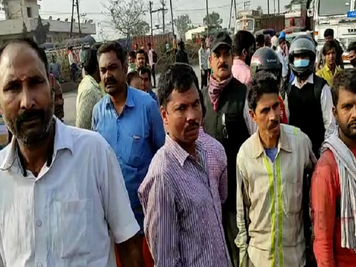 सुबह क्षेत्र में इस मौत की वजह से माहौल काफी तनाव पूर्ण हो चुका था।