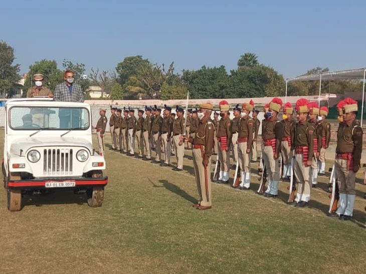 रिहर्सल में परेड की सलामी