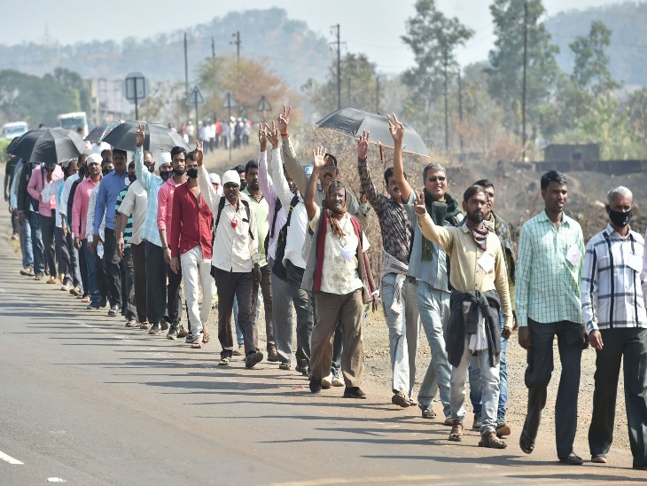 नासिक से चले कई हजार किसान ठाणे होते हुए मुंबई पहुंचे।