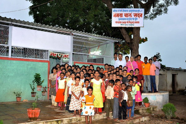 पुणे समेत महाराष्ट्र के अलग-अलग शहरों में सिंधुताई के 6 बाल आश्रम हैं।