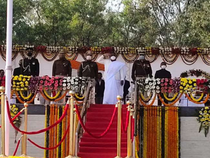 मोरहाबादी में परेड के साथ विभिन्‍न विभागों की झांकी भी निकाली जाएगी।