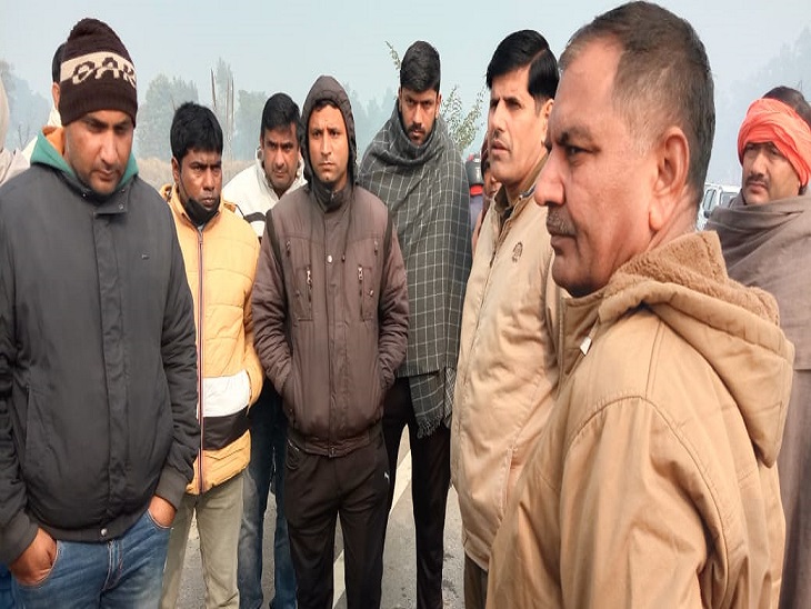 मौके पर पहुंचे परिजन और पुलिस।