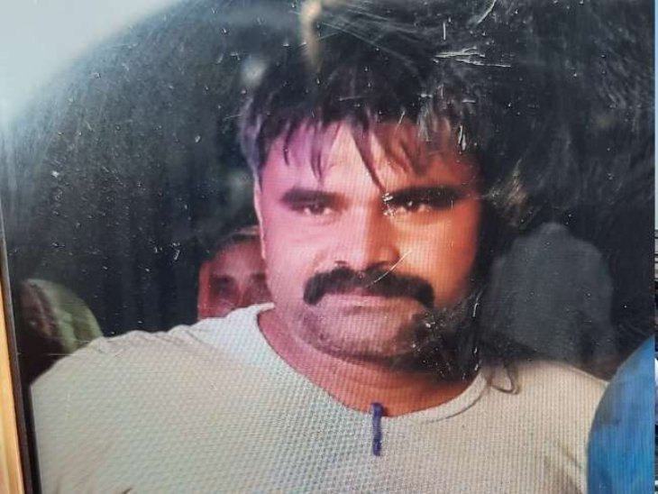 आत्महत्या क्यों की, अभी इसका पता नहीं चल पाया है, लेकिन पुलिस ने मामला दर्ज कर लिया है। - Dainik Bhaskar