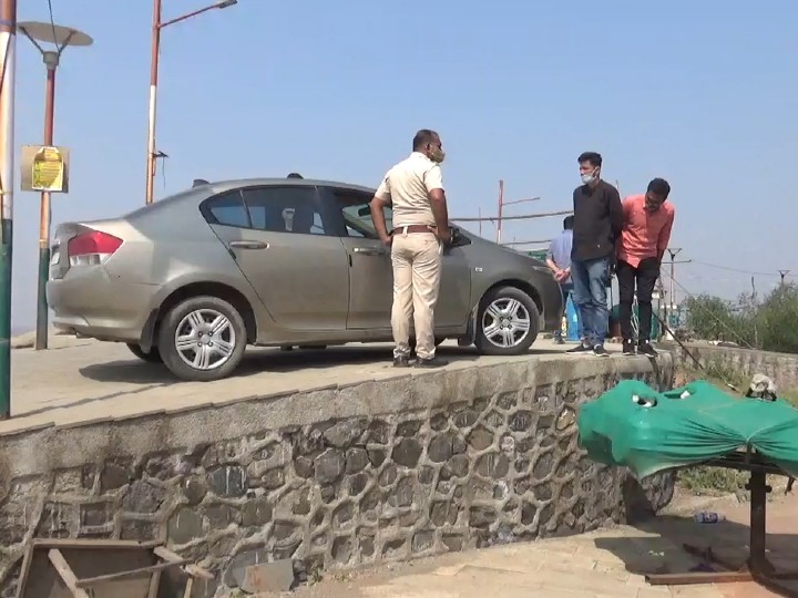 पुलिस ने आरोपी कार ड्राइवर के खिलाफ मामला दर्ज कर लिया है।