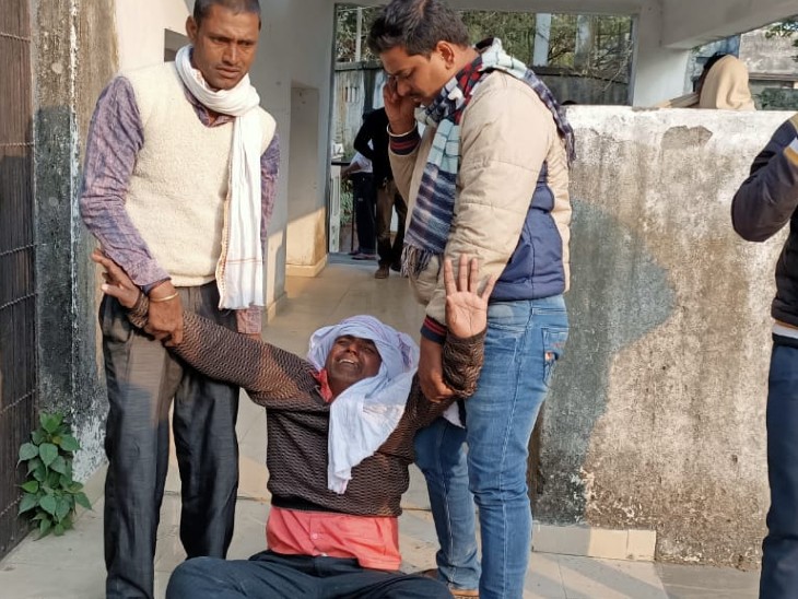 रोते-बिलखते बड़े भाई गिरीश राय।