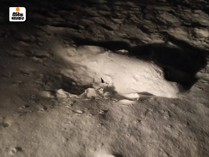 A corpse of a 60-year-old man has been found in the snow in Kullu district. This person came out of his khar on 3 February.