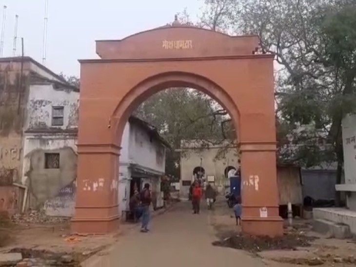 गया के फल्गु नदी स्थित मोक्ष द्वार।