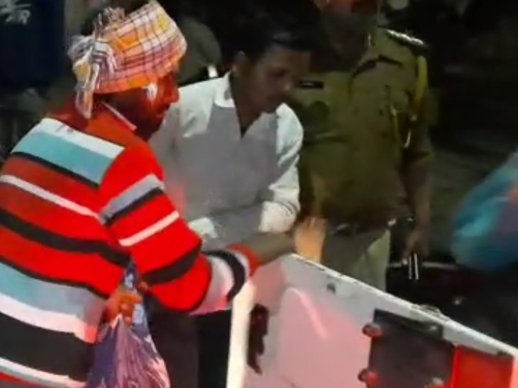 मौके पर एफएसएल टीम और साइबर एक्सपर्ट को भी बुलाया गया। पुलिस ने शव को पोस्टमार्टम के लिए एमबीएस की मोर्चरी में रखवाया है।