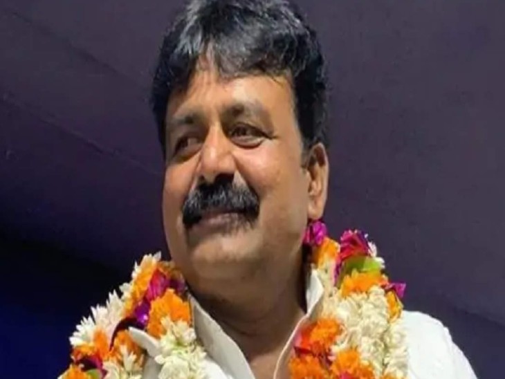 जमां खां।