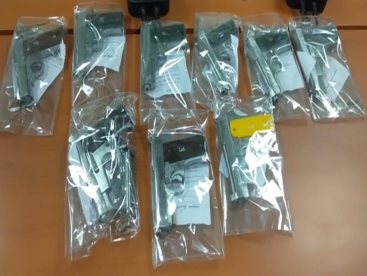 मेरठ और भिंड के बदमाशों से पकड़ी गई पिस्टल, जिन्हें यह एमपी के खरगोन से खरीदकर लाना बता रहे हैं, पुलिस की एक टीम खरगोन भेजी जाएगी