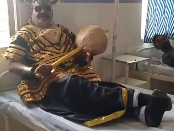 ऑब्जर्वेशन रूम में भी रहे यमराज।