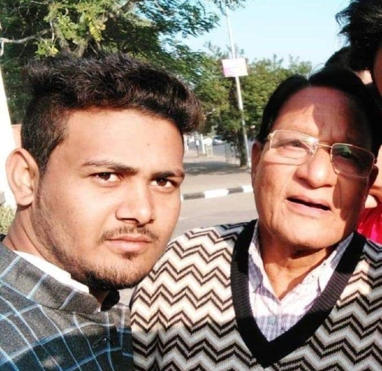 भाजपा नेताओं की ओर से सोशल मीडिया पर वायरल किए गए फोटो। इसमें मंत्री धारीवाल के साथ मुख्य आरोपी आशु नजर आ रहा है।