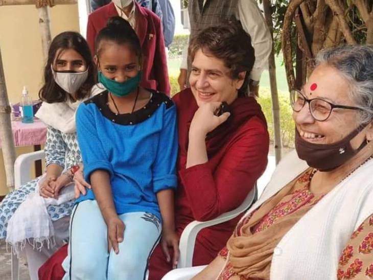 Priyanka Gandhi also spent some time with orphans at Anand Bhavan.