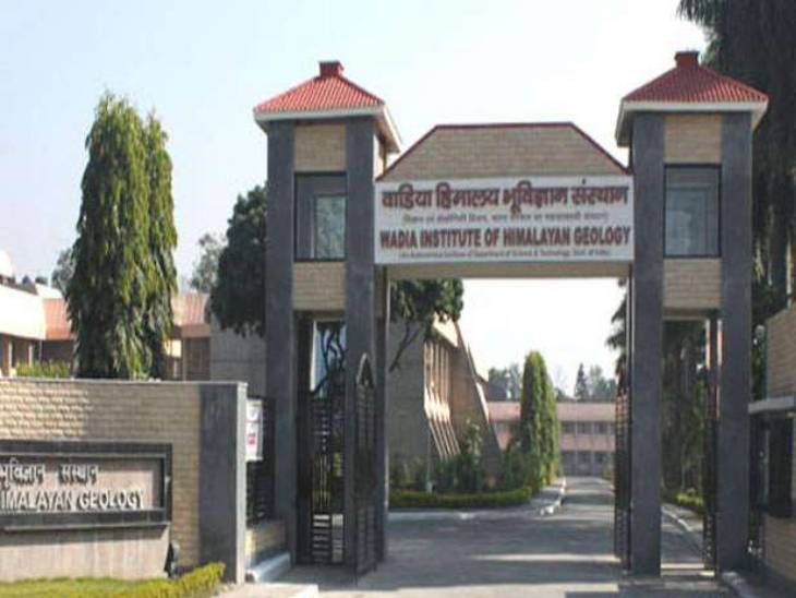 वर्ष 2009 में वाडिया हिमालय भूविज्ञान संस्थान में सेंटर फॉर ग्लेशियोलॉजी प्रोजेक्ट शुरू किया गया था। इस प्रोजेक्ट को अब अचानक बंद कर दिया गया है।