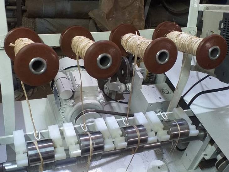 इसी मशीन की मदद से मुरुगेसन बनाना वेस्ट से रस्सियां तैयार करते हैं।
