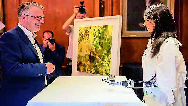 The painting exhibition of Robot i-Da will be held at the Design Museum in London in the month of May or June.